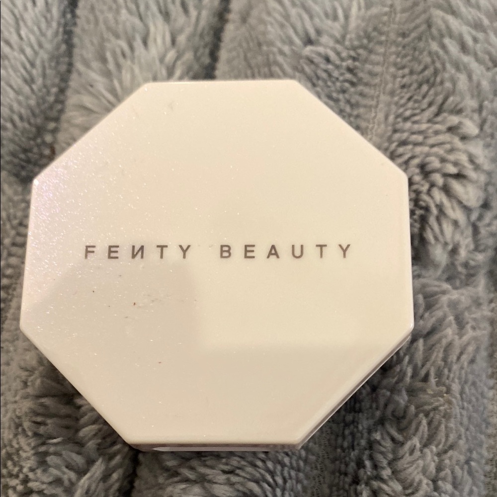 Fenty Beauty White Highlighter Compact